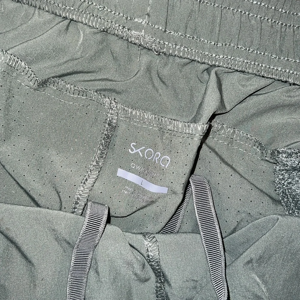 Skora running shorts. Size L. NWT